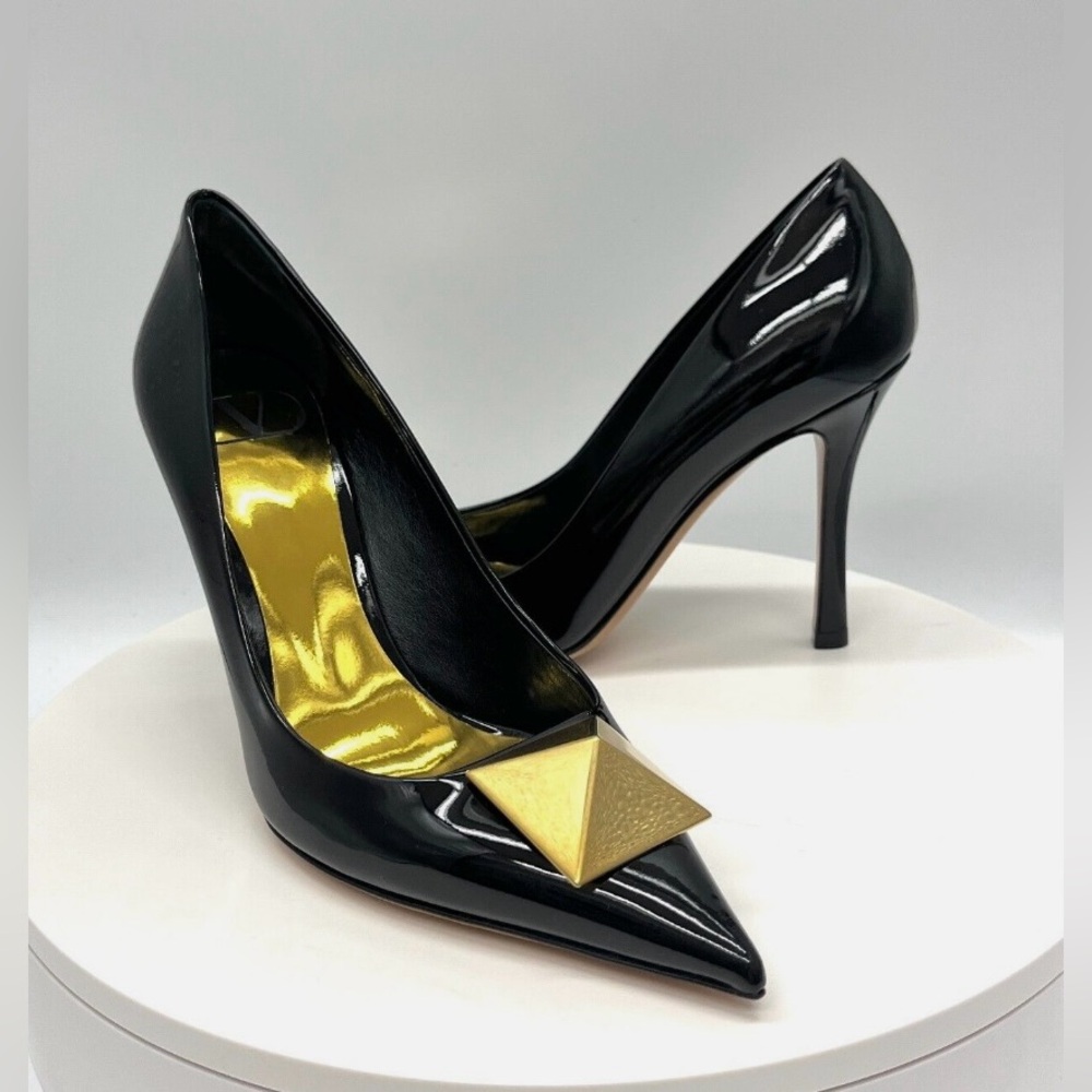NEW Valentino Garavani One Stud Pointy-toe Patent Leather Pumps. 7.5 US/37.5 EU - Picture 2 of 13